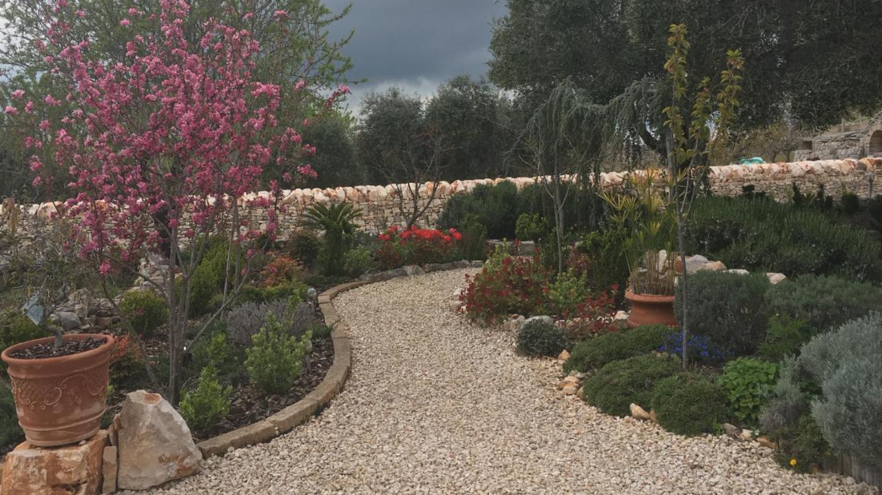 16 Trulli E Giardini Apartment