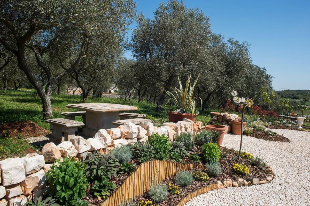16 Trulli E Giardini Apartment